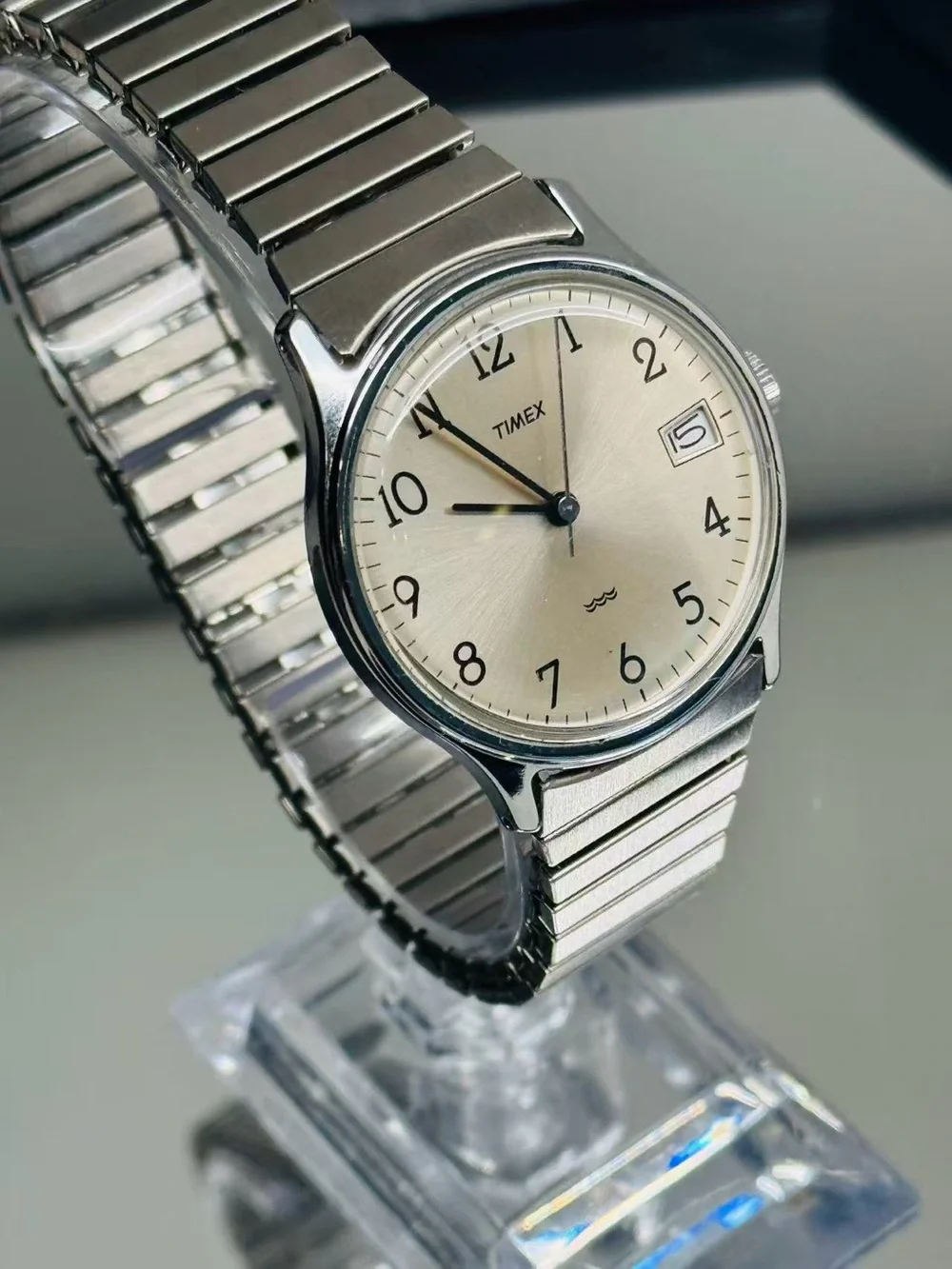 Vintage Timex Men’s Watch 34mm Date Hand-Wind mechanical Silver Tone Running